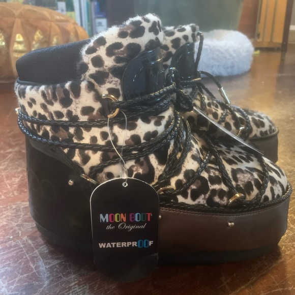 Jimmy Choo Moon Boots Leopard Print - Picture 3 of 4